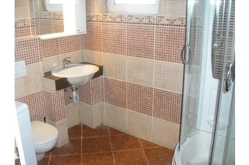 Romania Chata Ucea de Jos, Esterno